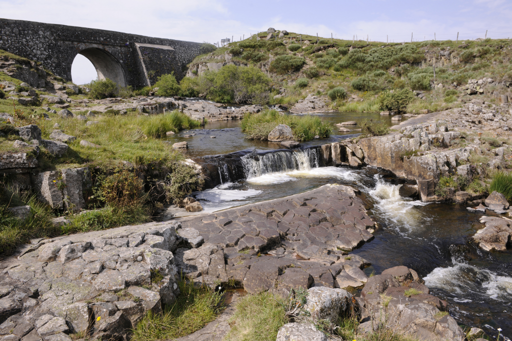 Pont de Plèches, "Chaussée des géants"..