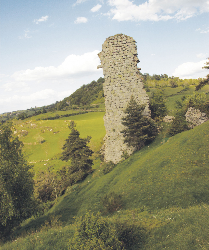 Ruines du chateau d'Arzenc d'Apcher - OT Aubrac Lozérien