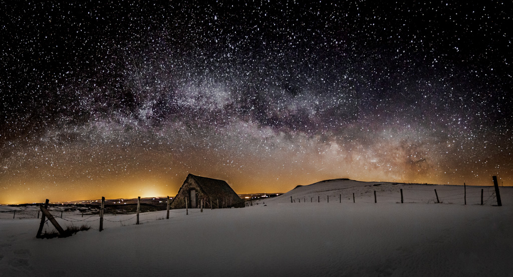 Buron de Montagnette dans la nuit - Crédit photo Francis Rouffiac