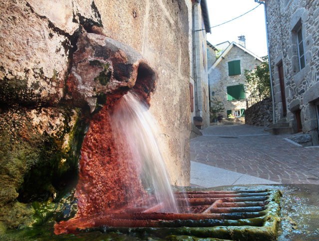 Source d'eau chaude du Par à Chaudes Aigues - OT des Pays de Saint Flour