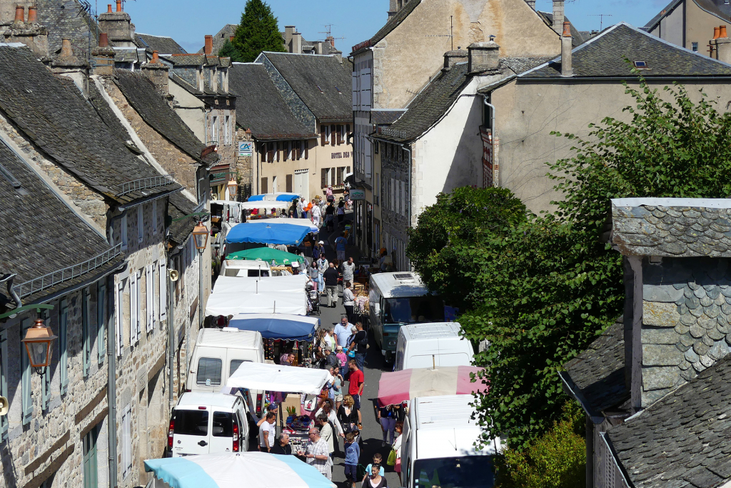 Marché de Sainte Geneviève sur Argences - S. Marty - OT Aubrac Laguiole