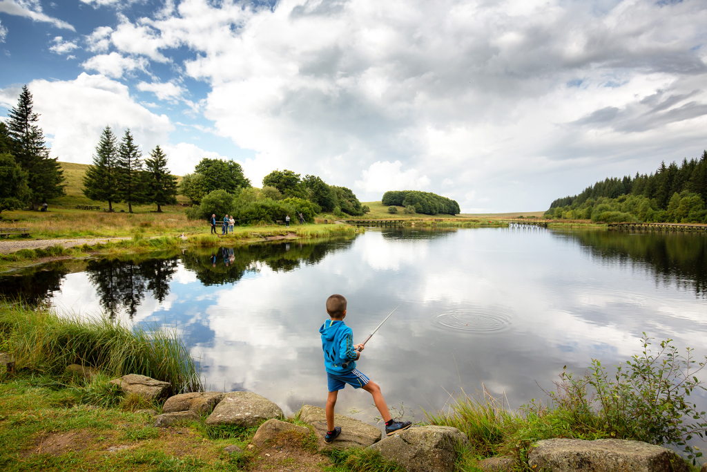 Pêche dans l'étang de Bonnecombe - OT Aubrac Gorges du Tarn