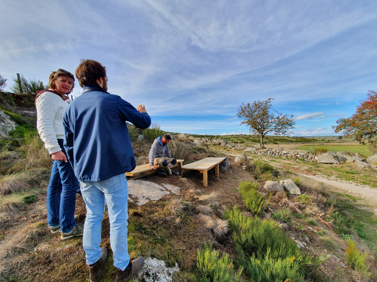 Mobilier rural sur le chemin de Saint-Jacques - Roc des Loups - PNR Aubrac