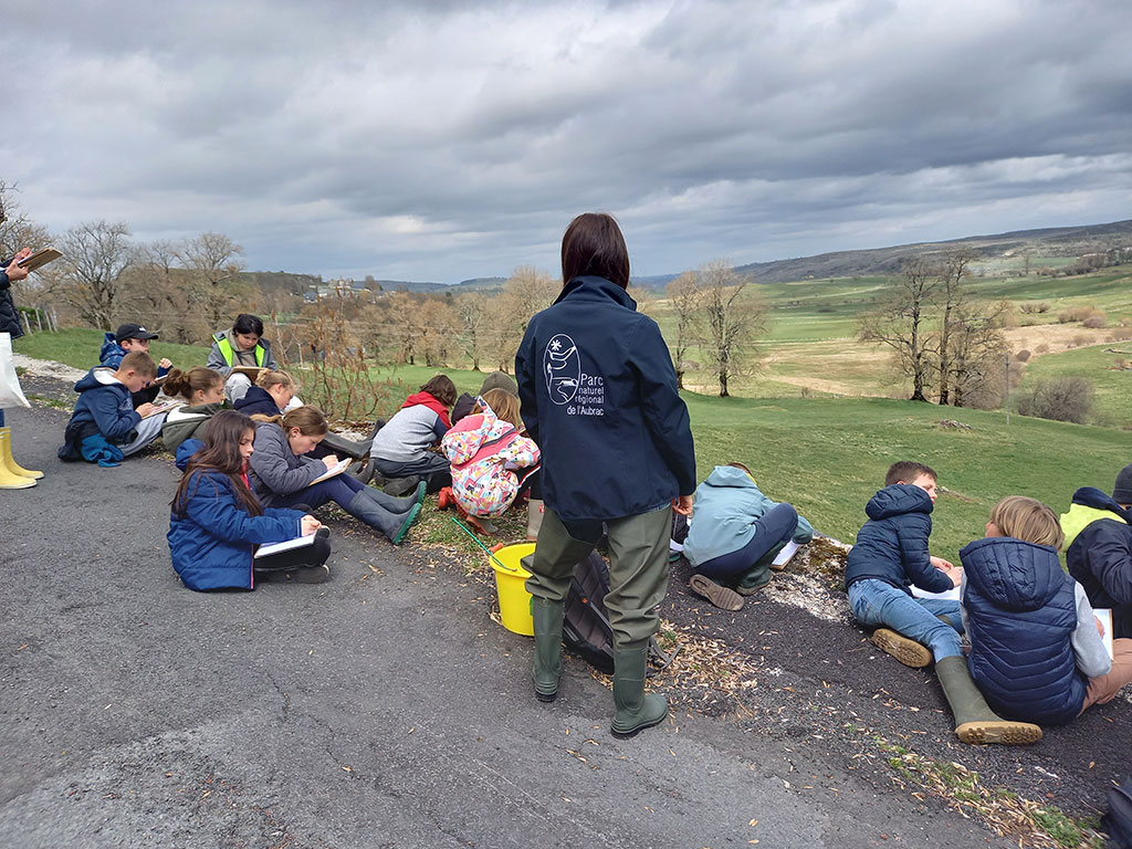 Au fil de l’eau avec les élèves de CE et de CM de l’école de Saint Urcize - PNR Aubrac