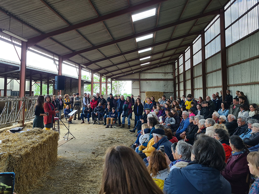 120 personnes à Castelnau de Mandailles pour “Veici ven !” - PNR Aubrac