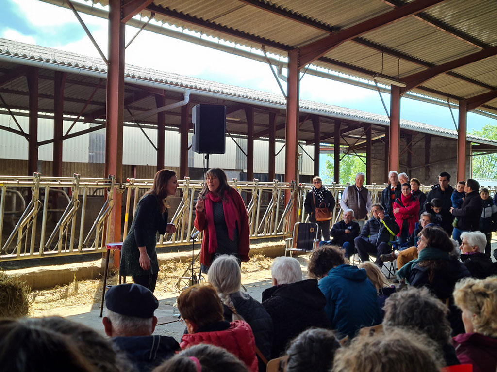 120 personnes à Castelnau de Mandailles pour “Veici ven !” - PNR Aubrac