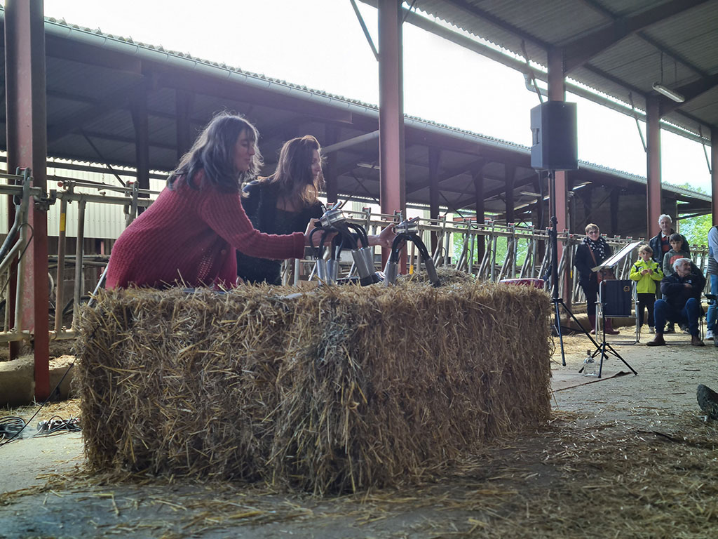 120 personnes à Castelnau de Mandailles pour “Veici ven !” - PNR Aubrac