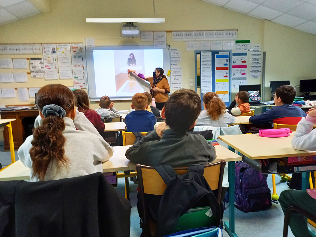 Ateliers artistiques avec Ursula Caruel à l’école les Marmousets à Saint Geniez d’Olt et d'Aubrac