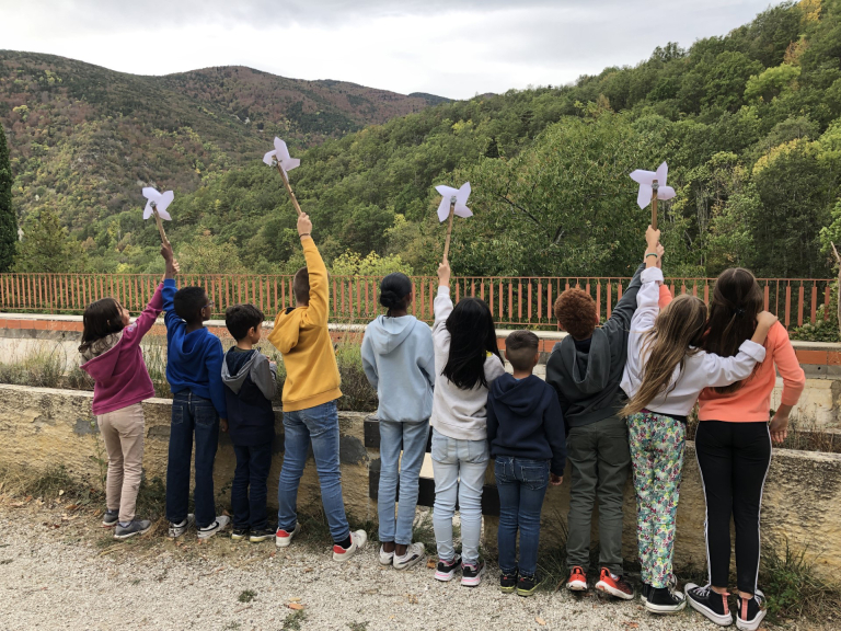 La classe unique de l'école Lo Picoral, regroupement pédagogique Saint Chély d'Aubraxc et Condom d'Aubrac, en séjour scolaire dans le Parc des Pyrénées catalanes