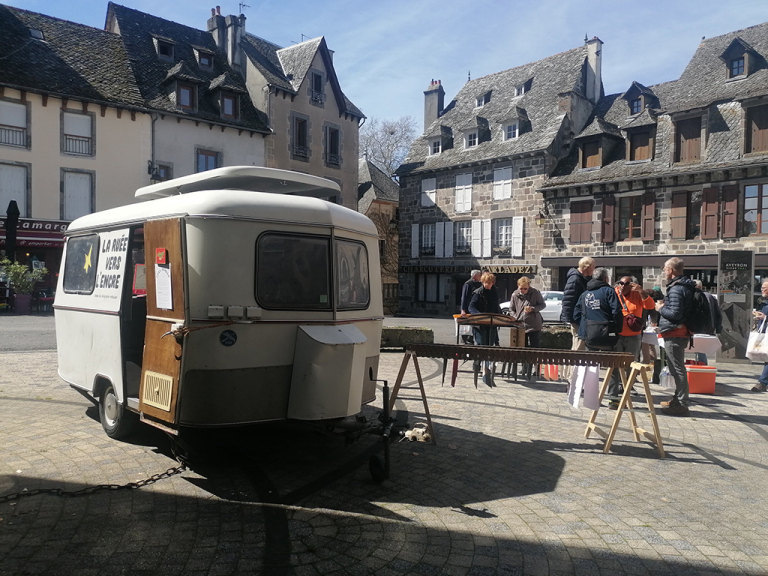 Ciel nomade - Exposition de sérigraphies à mur de Barrez - PNR Aubrac
