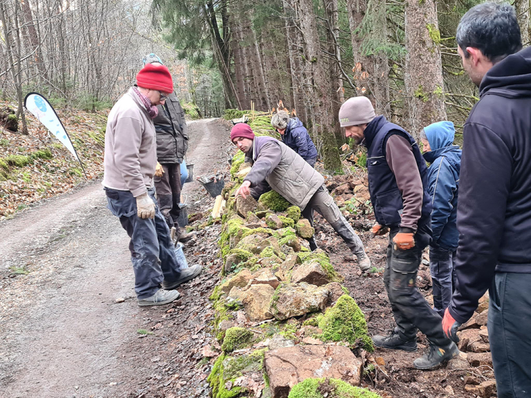 Chantier-formation pierre sèche avec Maisons Paysannes de France - Banassac