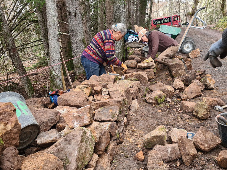 Chantier-formation pierre sèche avec Maisons Paysannes de France - Banassac
