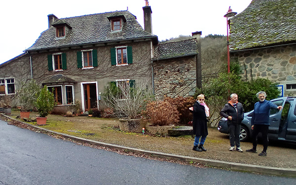 Pré-piquetage de la signalétique à Saint-Hippolyte - PNR Aubrac