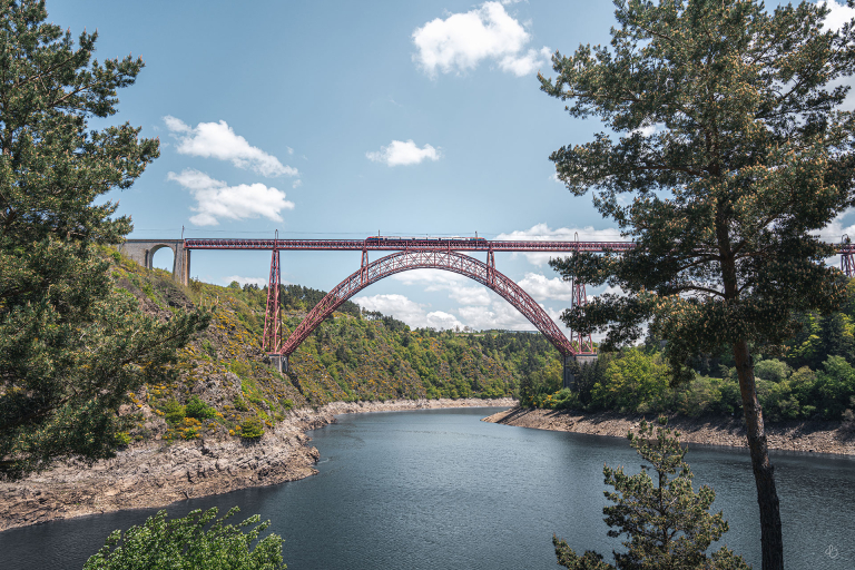Train de l'Aubrac sur le viaduc de Garabit-Eiffel - Agence Complices