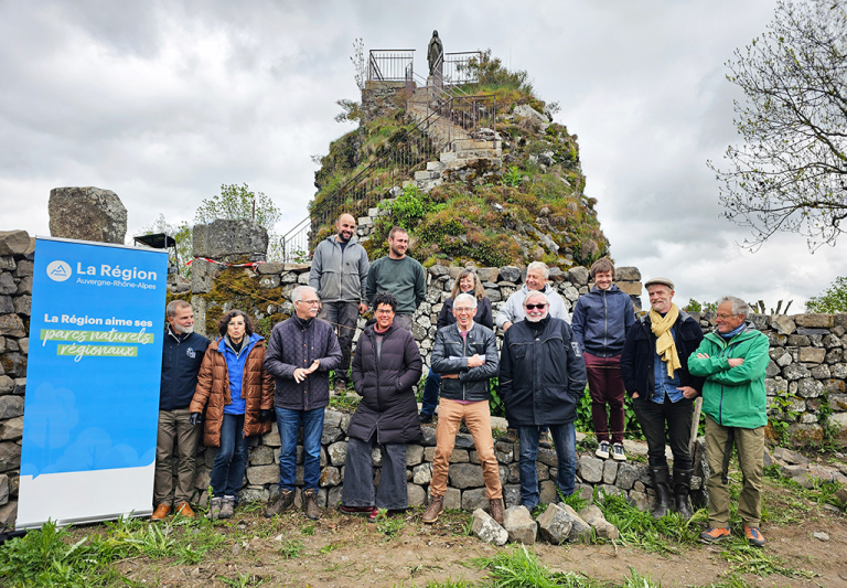 Saint Urcize : Un chantier exemplaire au rocher de la Vierge - PNR Aubrac