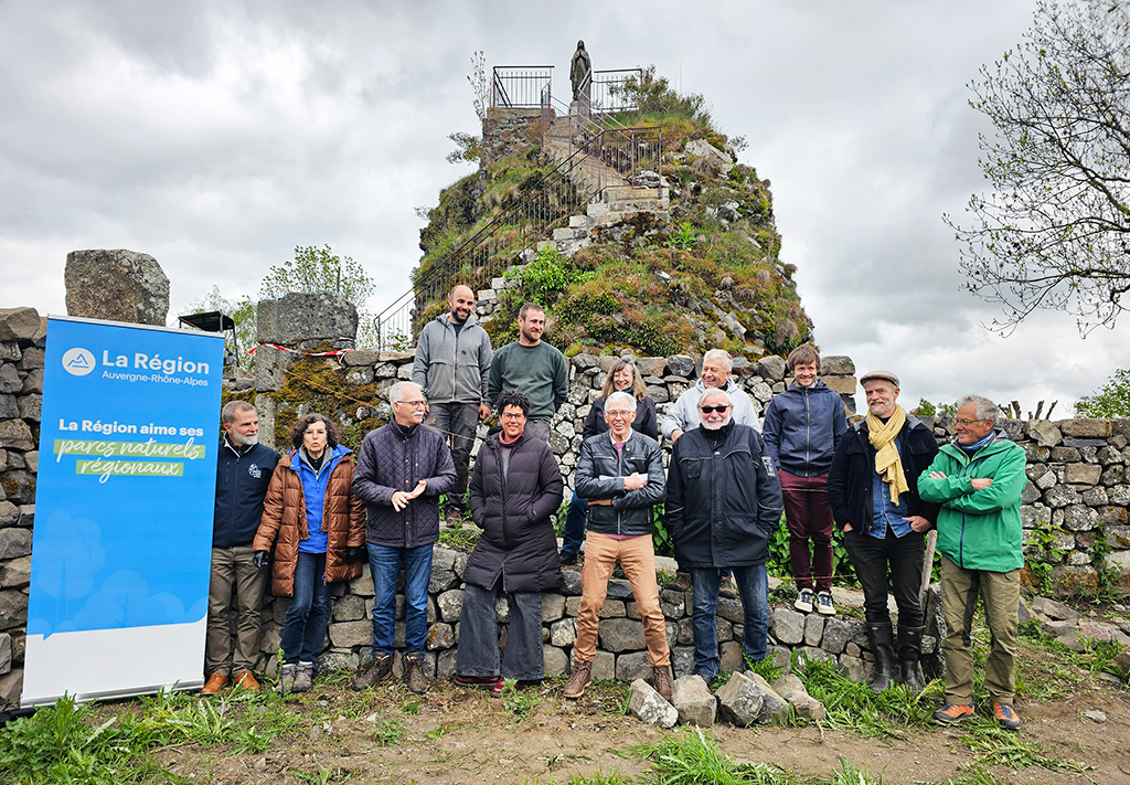 Saint Urcize : Un chantier exemplaire au rocher de la Vierge - PNR Aubrac